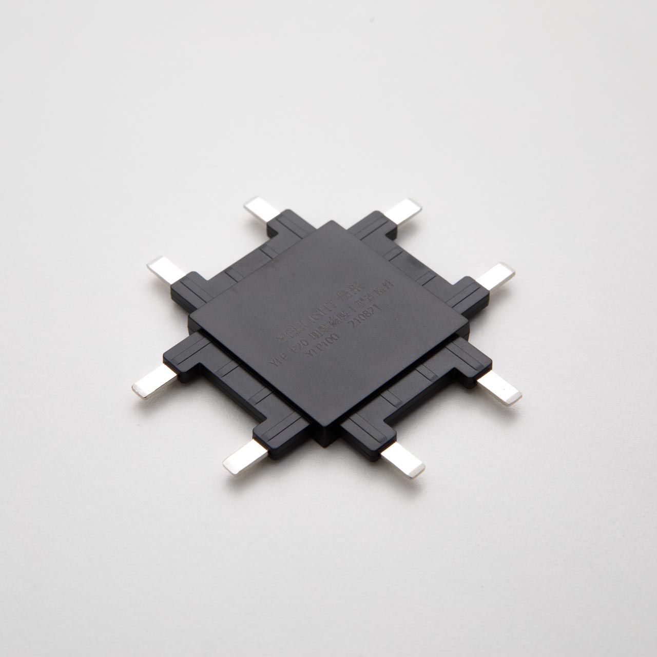 Коннектор Yeelight Pro P20 (для магнитного трека, X-типа, черный)