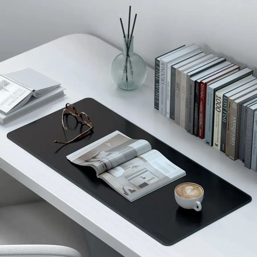 Коврик для мыши и клавиатуры Satechi Vegan-Leather Premium Desk Mat (черный)