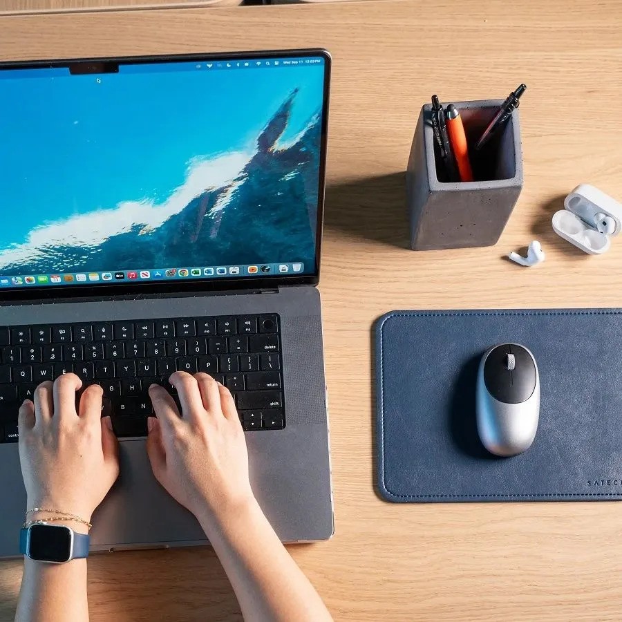 Коврик для мыши Satechi Vegan-Leather Premium Desk Mat (синий)