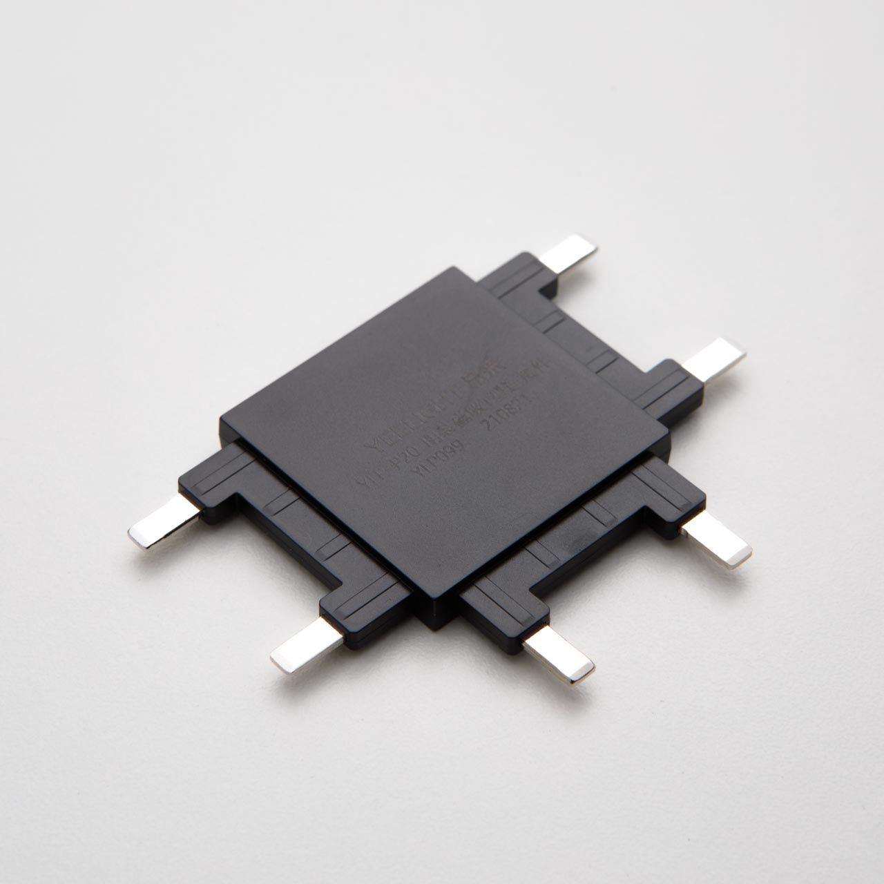 Коннектор Yeelight Pro P20 (для магнитного трека, T-типа, черный)